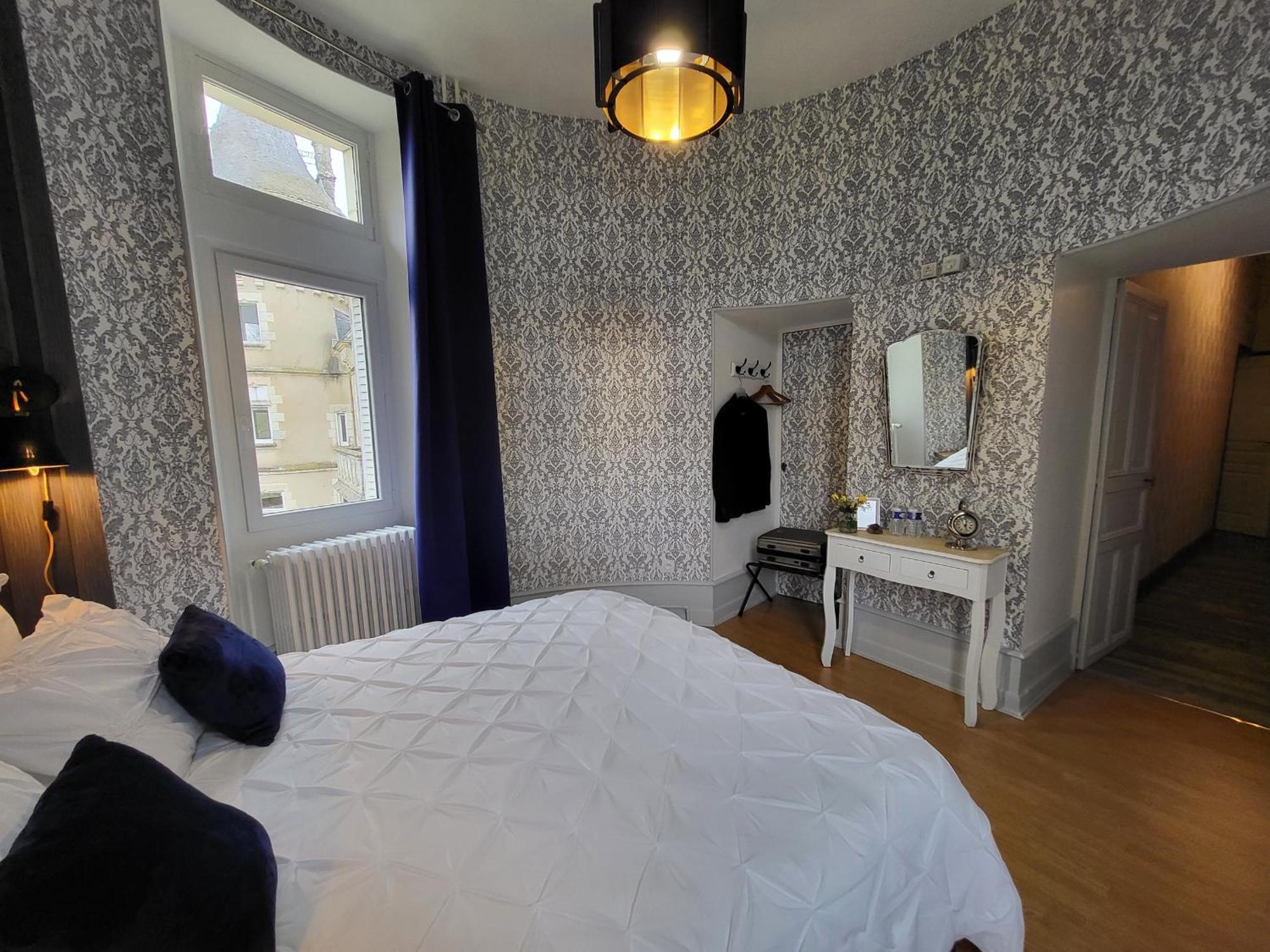 Sejour De Charme Au Chateau Avec Petit-Dejeuner Et Parking - Fr-1-591-705 Cluis Luaran gambar