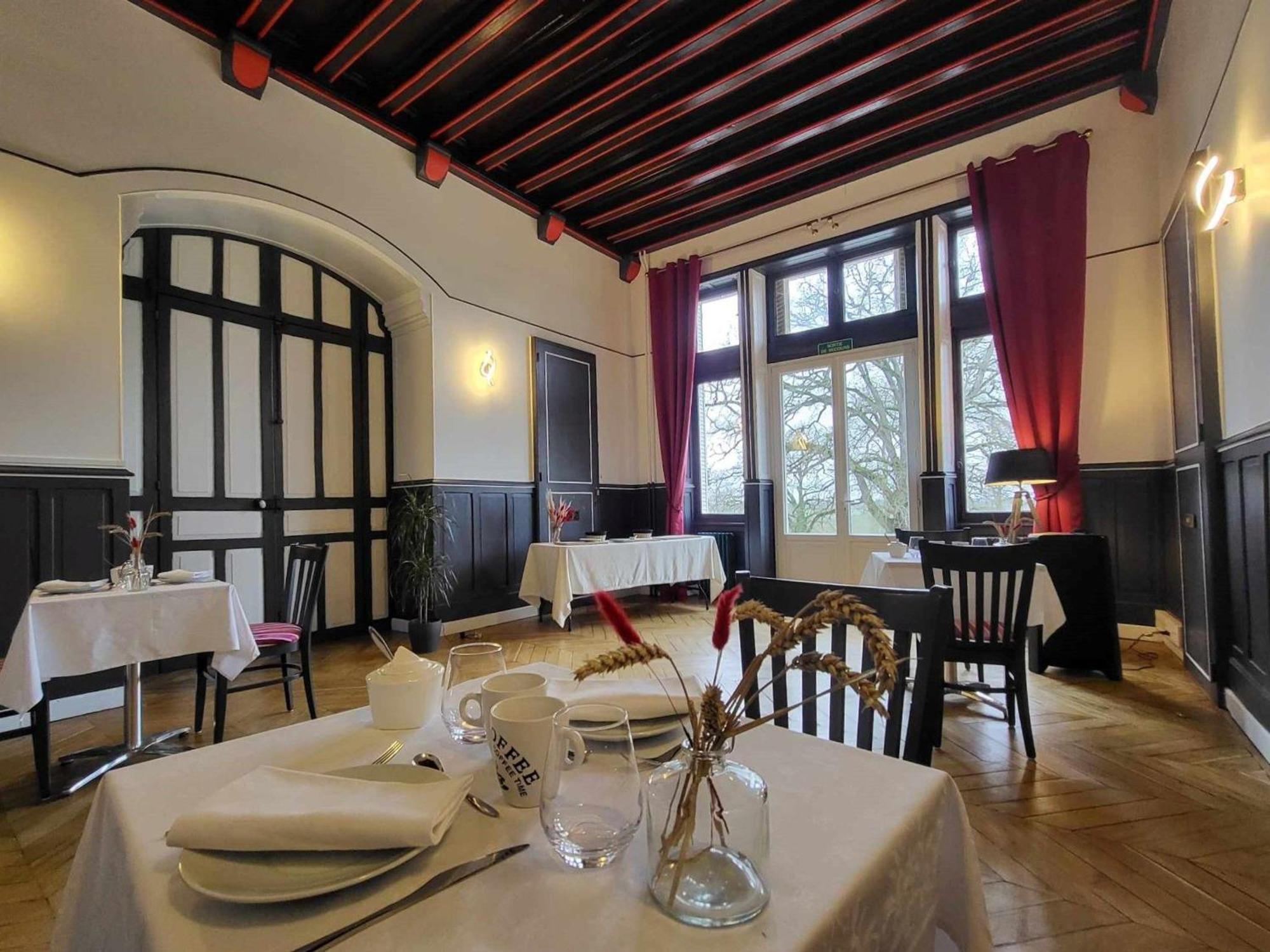 Sejour De Charme Au Chateau Avec Petit-Dejeuner Et Parking - Fr-1-591-705 Cluis Luaran gambar