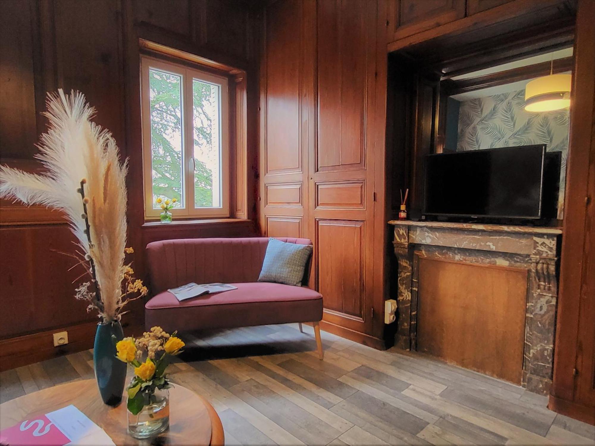 Sejour De Charme Au Chateau Avec Petit-Dejeuner Et Parking - Fr-1-591-705 Cluis Luaran gambar